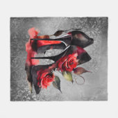 ゴシッファッショニスタク赤の下のバラ付き文字 フリースブランケット (正面(横))