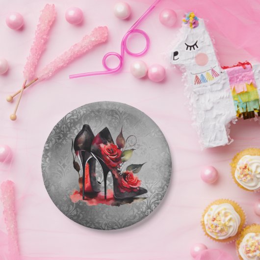 ゴシッファッショニスタク赤の下のバラ付き文字 ペーパープレート (パーティー)