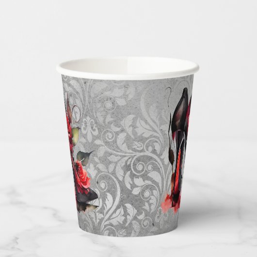 ゴシッファッショニスタク赤の下のバラ付き文字 紙コップ (左)