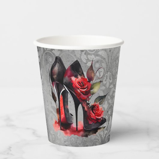 ゴシッファッショニスタク赤の下のバラ付き文字 紙コップ (正面)