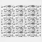 ゴシッモノグラムのクスヴィンテージインキ虫黒 フリースブランケット (正面(横))