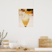 ゴッセットで満たされたシャンパンのガラス笛 ポスター (キッチン)
