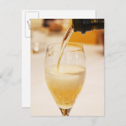 ゴッセットで満たされたシャンパンのガラス笛 ポストカード (正面/裏面)