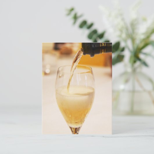 ゴッセットで満たされたシャンパンのガラス笛 ポストカード (スタンド正面)