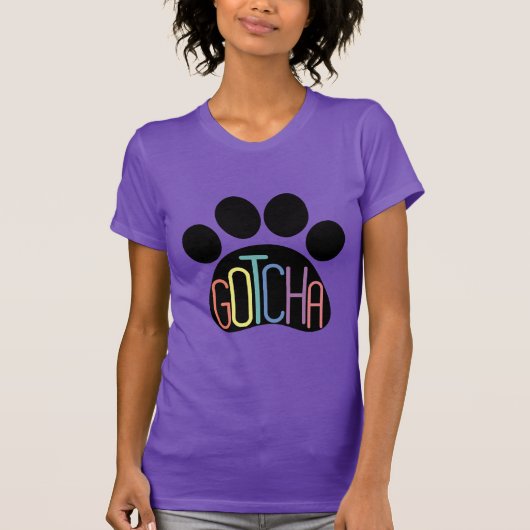 「ゴッチャ」女子犬養子縁組お祝いTシャツ Tシャツ (正面)