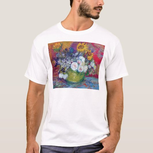ゴッホ - ひまわりとバラのある静物画 Tシャツ (正面)