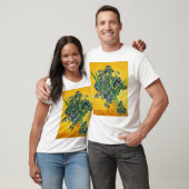 ゴッホ - 黄色い背景のアイリスの花瓶 Tシャツ (ユニセックス)