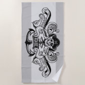 ゴニー「決して死ぬとは言わない」海賊いかりバッジ ビーチタオル (正面)