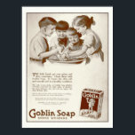 ゴブリン石けんヴィンテージ雑誌広告レトロ ポスター<br><div class="desc">1919年頃に女性誌に掲載されたゴブリン石鹸のアンティークセピア調の広告。小さなゴブリンの生き物を備えたソップボックスは、4人の子供が水の流域で手を洗うことを示している。広告読は「ゴブリン石鹸が疑問に思効作」。 葉は健康な状態で手を取る。レトロ広告は黄金時代から20代のローリングの直前に、キッチン、バス、洗濯室やユーティリティエリアに最適。</div>