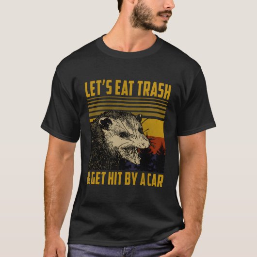 ゴミを食べ出して車のオポッサムに当たる Tシャツ (正面)
