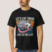 ゴミを食べ捨てて車のオポッサムに当たろう Tシャツ (正面)