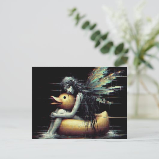 ゴムのアヒルの浮き上で眠っているゴージャスな妖精 ポストカード (スタンド正面)