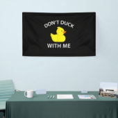 ゴムアヒルと一おもしろい緒に逃げない 横断幕 (トレードショー)