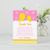 ゴムダッキー（アヒルちゃん）赤ちゃんシャワーイエローとピンク サンキューカード (スタンド正面)
