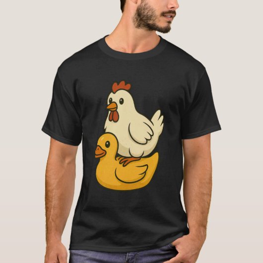 ゴム製のアヒルに座っているかわいいニワトリ Tシャツ (正面)