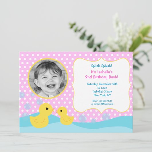 ゴム製アヒルのダッキーの写真の誕生日の招待状 招待状 (スタンド正面)