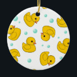 ゴム製アヒルパターン セラミックオーナメント<br><div class="desc">"ゴム製アヒル"は、"ゴム製アヒルちゃん"、"ゴム製duckie"、アヒル、アヒルちゃん、duckie、かわいいかわいい、黄色、パターン愛らしい、菓子浴室、浴室、シャワー、泡、泡、石鹸、泡、洗浄、子供、子供、子供、"新学期"、子供ガーリーな、浸ること、ベビー、水、浸りま浸りま、泡、水泳、水泳、泳ぐ人、プール、"プール"、予測できない、ユーモアのあるなユーモアおもしろいなおもしろい、浸ります</div>