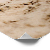 ゴルデを見ながら海岸の近くに座っている女性 ポスター (角)