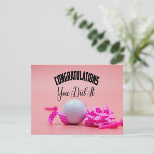 ゴルフおめでとうレディーゴルファーのピンク ポストカード (スタンド正面)