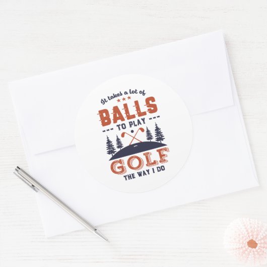 ゴルフおもしろいゴルファーがゴルフに多くのボールを遊投げる ラウンドシール (封筒)