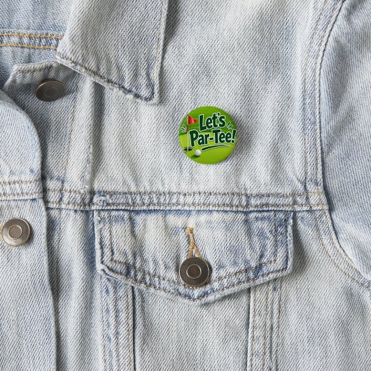 ゴルフのグリーンに旗が立つモダンなデザイン Let's Par tee 缶バッジ (インサイチュ)