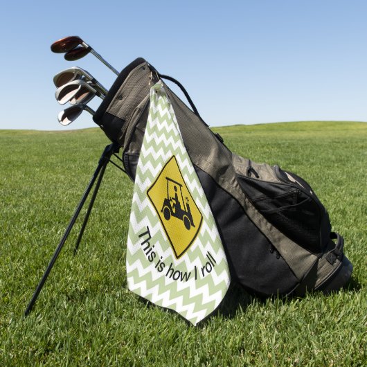 ゴルフをする先方優先通行の標識の緑のシェブロンのゴルフタオル ゴルフタオル (グリーン)