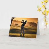 ゴルファーがゴルフコースをスイングする父親の日 カード (黄色い花)