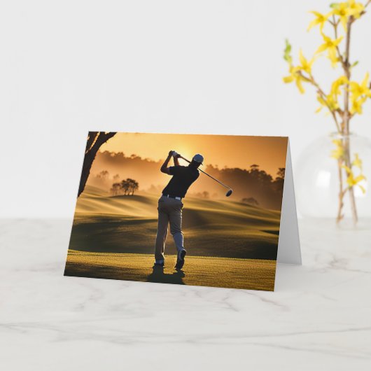 ゴルファーがゴルフコースをスイングする父親の日 カード (黄色い花)