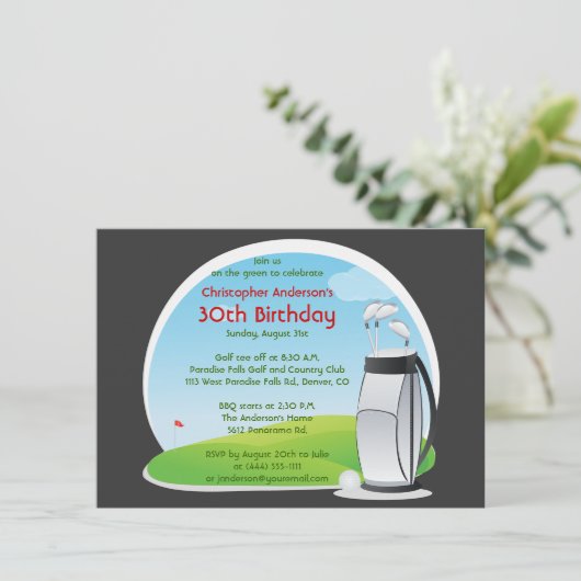 ゴルファーのゴルフゴルフをするバッグおよびクラブ第30誕生日 招待状 (スタンド正面)