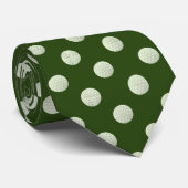 ゴルファーのゴルフボールはグリーンに丸ごと ネクタイ (ロール)