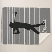 ゴルファーのシルエット女性モノグラム名ブラックグレー シェルパブランケット (正面(横))