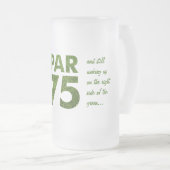 ゴルファーの第75誕生会の標準75 フロストグラスビールジョッキ (正面右)