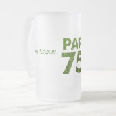 ゴルファーの第75誕生会の標準75 フロストグラスビールジョッキ (正面左)