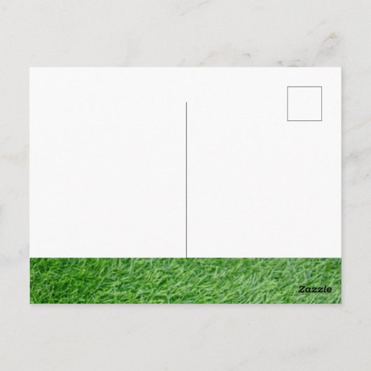 ゴルファーの誕生日のためのグリーングラス上のゴルフボール ポストカード (裏面)