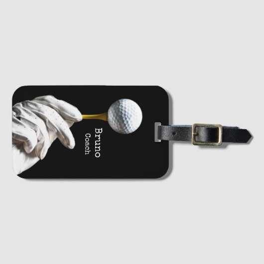ゴルファーは荷物をティーオフする準備ができたピンにボールを持つ ラゲッジタグ (正面横)