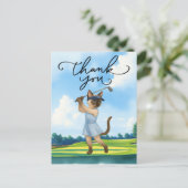 ゴルファー猫が空にサンキュー文字と共にゴルフを楽しむ ポストカード (スタンド正面)