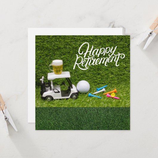 ゴルフカートのゴルファーにビールを添えたゴルフの引退 カード (正面/裏面インサイチュ)
