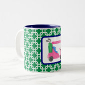 ゴルフカート名門私立校風のグリーンホワイトリンクパターンゴルファー ツートーンマグカップ (正面左)