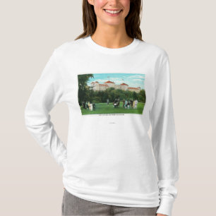 ゴルフギャラリーの山のワシントン州のホテルの眺め Tシャツ
