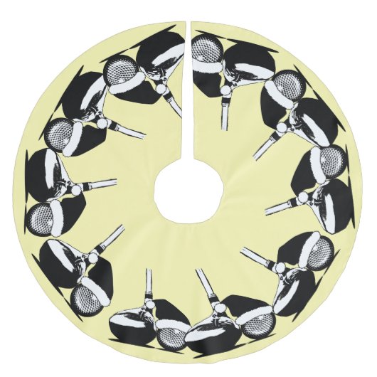 ゴルフクラブとボールサンタハットクリスマス ブラッシュドポリエステルツリースカート (正面)