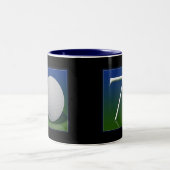 ゴルフナットのための幸せな第70誕生日 ツートーンマグカップ (中央)