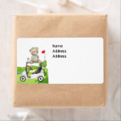 ゴルフベビーゴルフ場のゴルフカートに座る ラベル (インサイチュ)