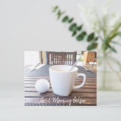 ゴルフボールとコーヒーカードを持つグッドモーニングゴルファー ポストカード (スタンド正面)