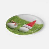 ゴルフボールとサンタハットを持つゴルフクリスマス ペーパープレート (アングル)