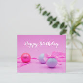 ゴルフボールとピンクのリボン付きのゴルフバースデー カード (スタンド正面)