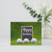 ゴルフボールと一緒にグリーンに立つゴルファーに誕生日おめでとう ポストカード (スタンド正面)