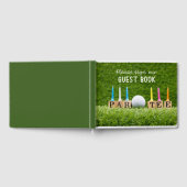 ゴルフボールと緑の芝の上のゴルファー ゲストブック (全面)