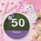ゴルフボールと花を持つゴルファーのための第50誕生日 ペーパープレート (パーティー)