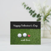 ゴルフボールと赤いハートでゴルフバレンタインデー シーズンポストカード (スタンド正面)