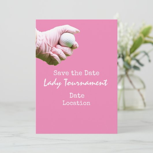 ゴルフボールはレディーゴルファーの手にピンクの 招待状 (スタンド正面)